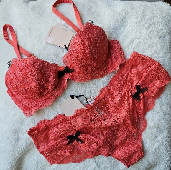 RARE Agent Provocateur Lolah Coral Set - Picture 2 of 4
